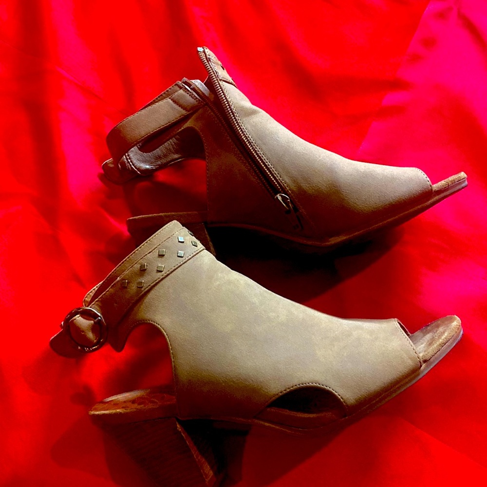 Bare Traps - image 1